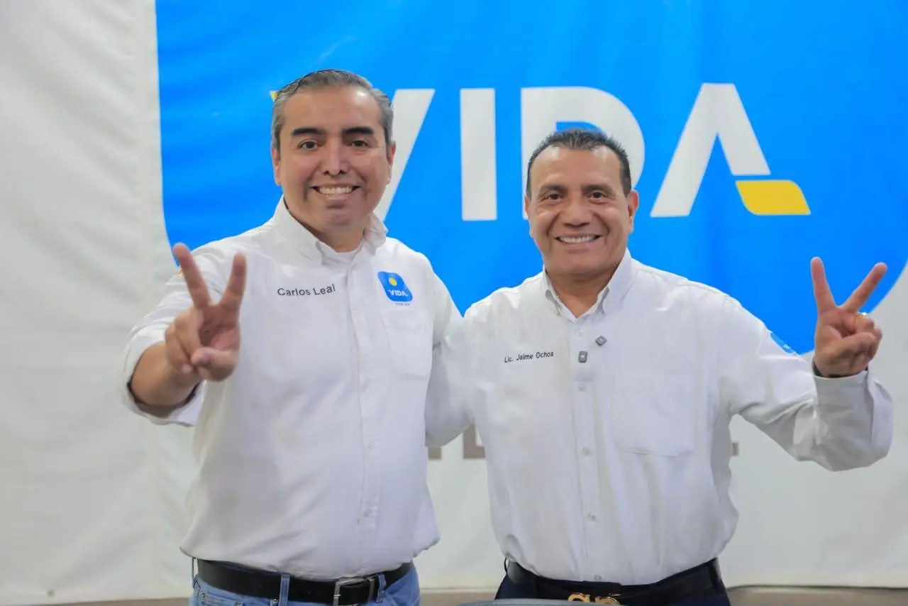 Carlos Leal con Jaime Ochoa, presidente de VIDA Nuevo León